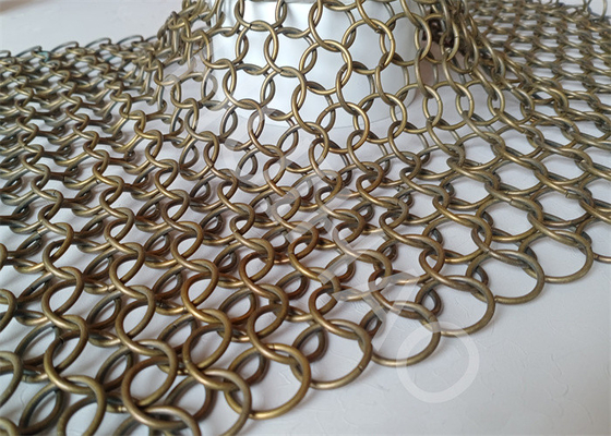 Diseño y fabricación de cortinas de malla metálica con anillos de acero inoxidable